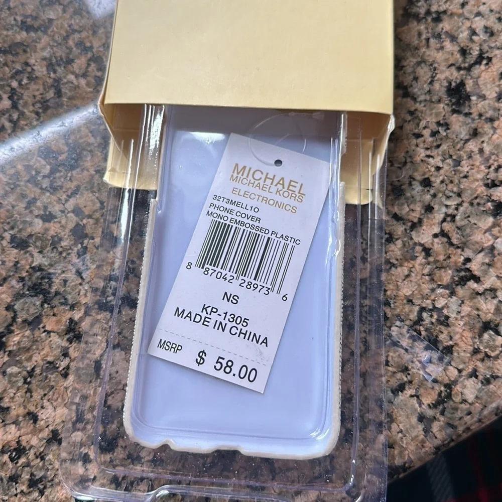🥰- NWT Michael Kors phone case for iPhone 6,6S